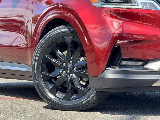 Certified 2023 Kia Carnival SX FWD image 2