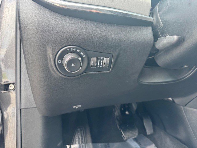 Used 2023 Jeep Compass Limited AWD/4WD image 13