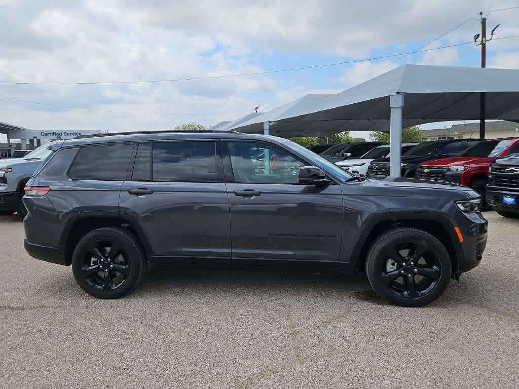 Used 2025 Jeep Grand Cherokee L Laredo RWD image 9