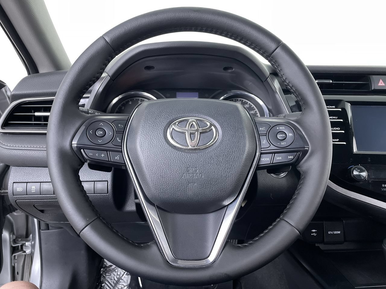Used 2019 Toyota Camry SE w/ Convenience Package FWD image 13