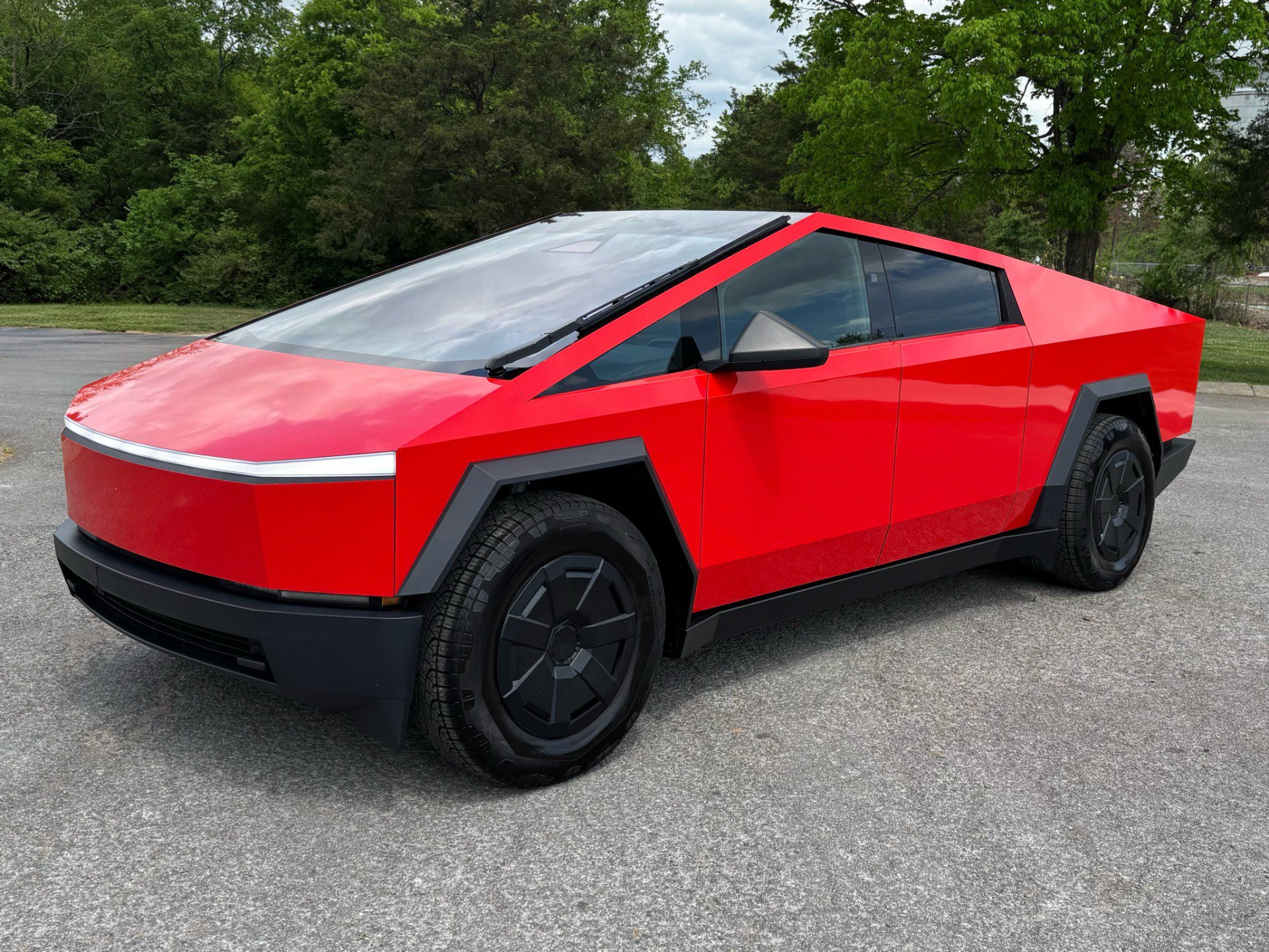 Used 2024 Tesla Cybertruck AWD Crew Cab video 2