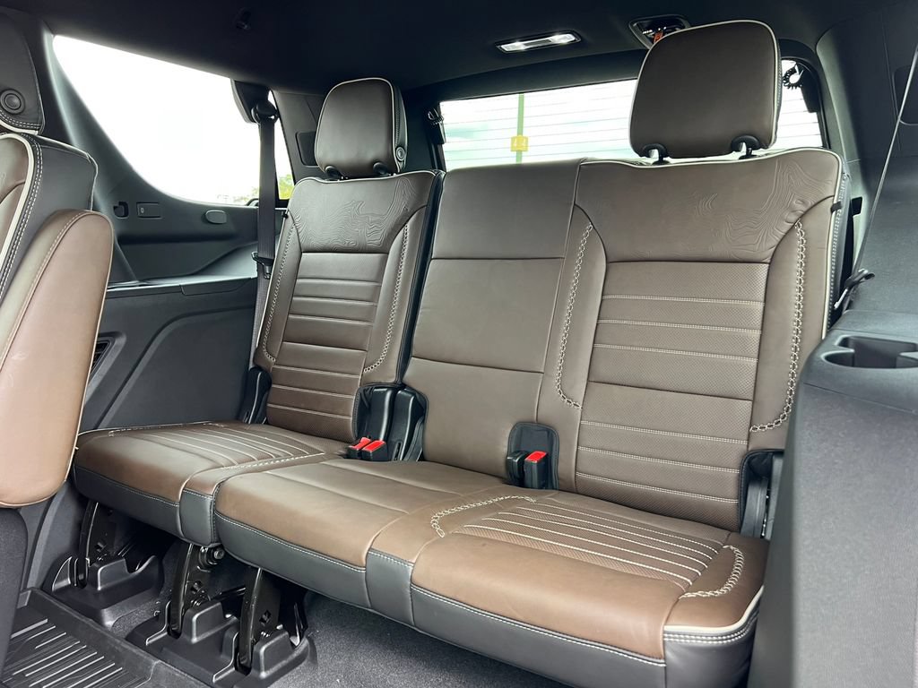 New 2026 GMC Yukon Denali Ultimate w/ LPO, Floor Liner Package AWD/4WD image 7