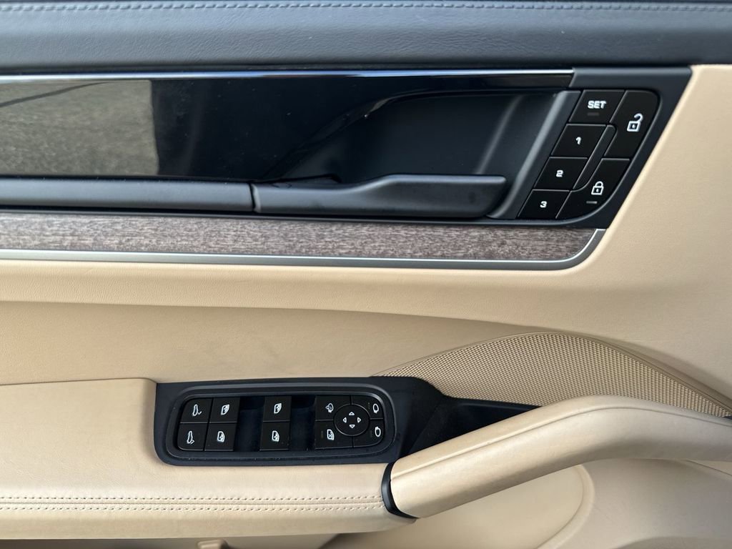 Used 2024 Porsche Cayenne S image 17