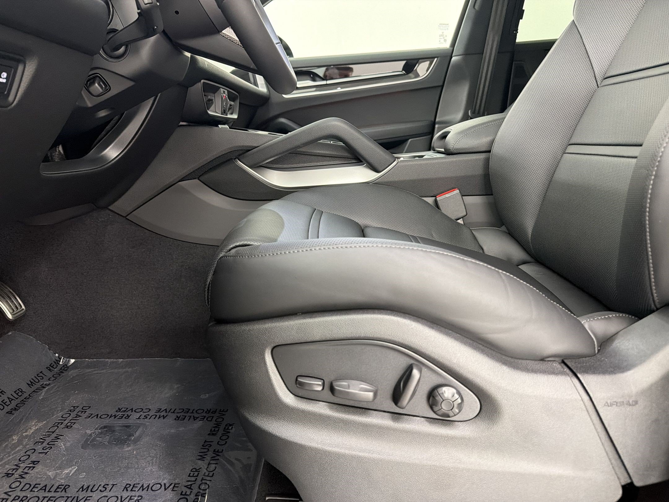 New 2026 Porsche Cayenne Coupe AWD/4WD image 5