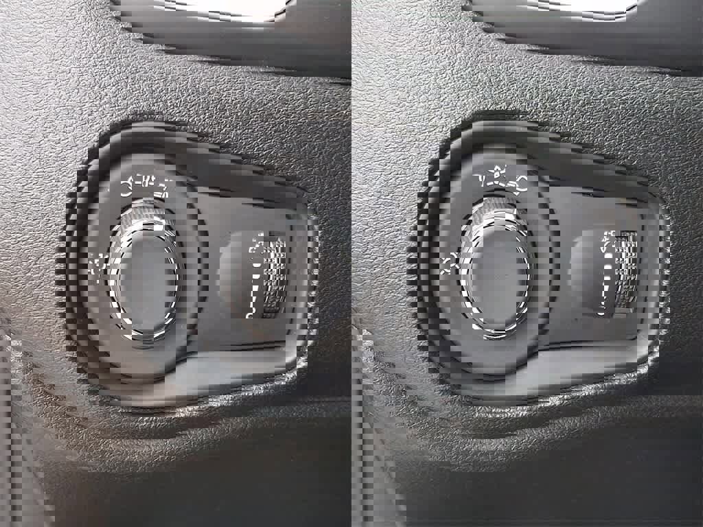 Used 2020 Jeep Renegade Sport w/ Sport Appearance Group image 23