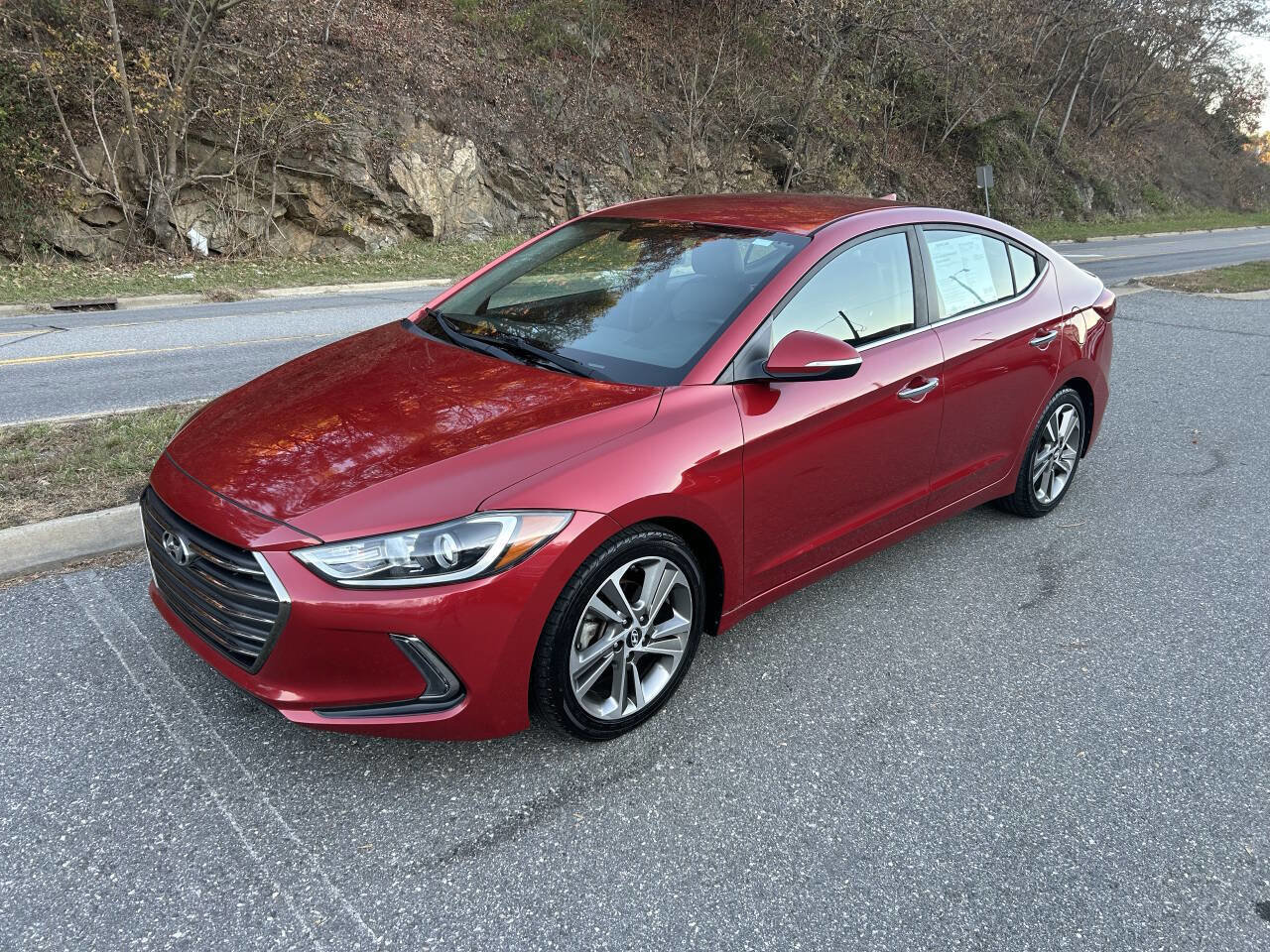 Used 2017 Hyundai Elantra Limited image 2