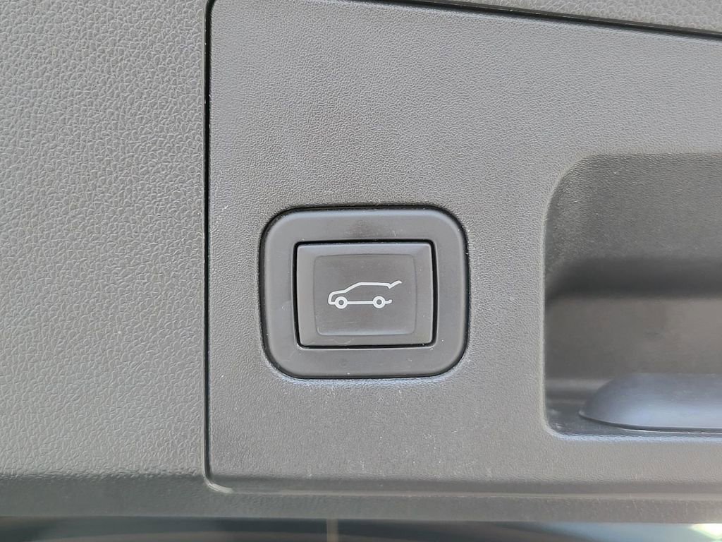 Used 2023 Cadillac XT4 Premium Luxury w/ Cold Weather Package image 11