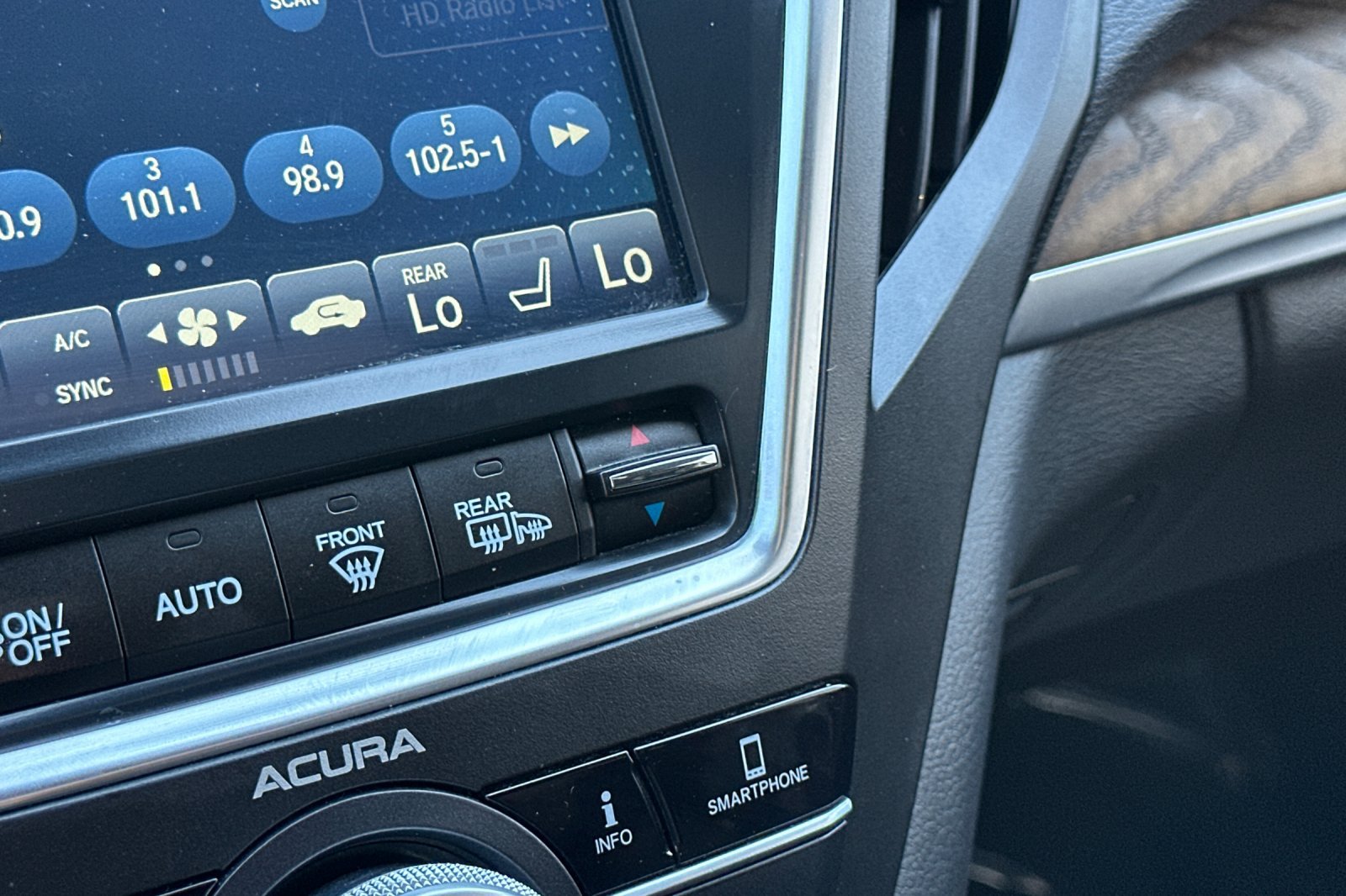 Used 2020 Acura MDX w/ Technology Package AWD/4WD image 31