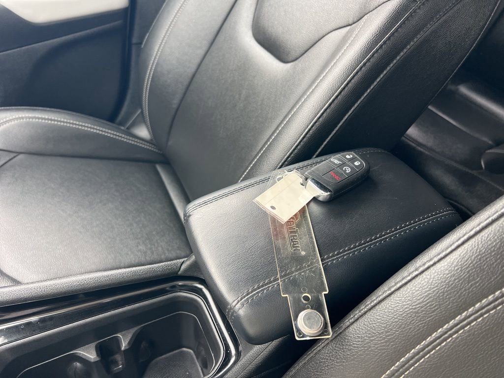 Used 2025 Jeep Compass Limited image 22