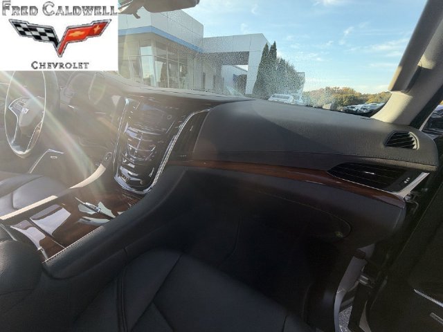 Used 2017 Cadillac Escalade Luxury AWD/4WD image 35