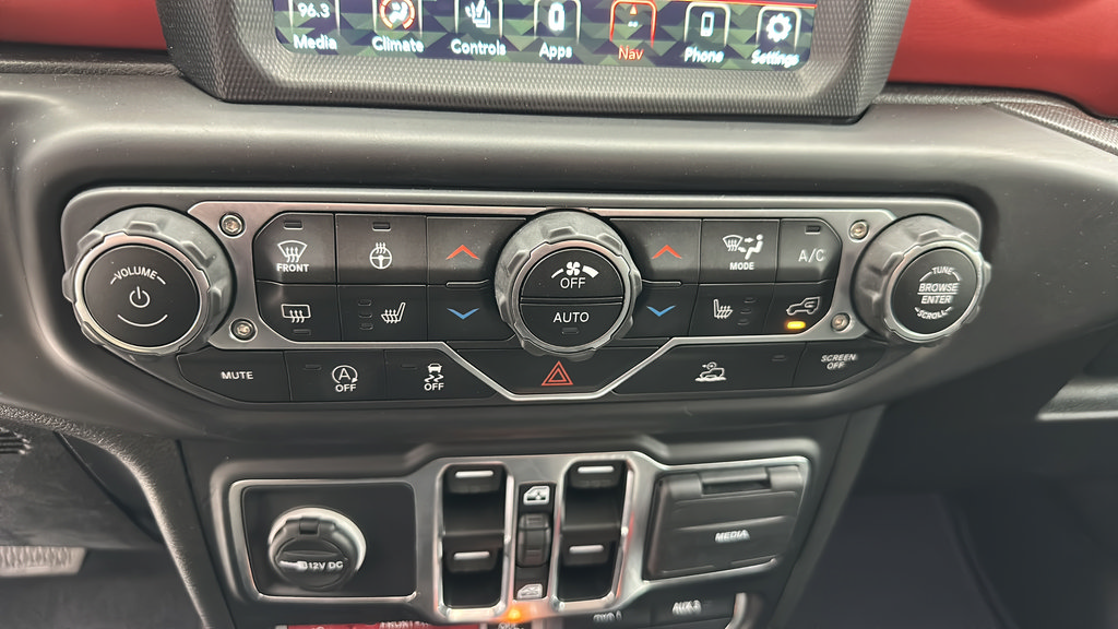 Used 2022 Jeep Wrangler Unlimited Rubicon w/ Cold Weather Group AWD/4WD image 22