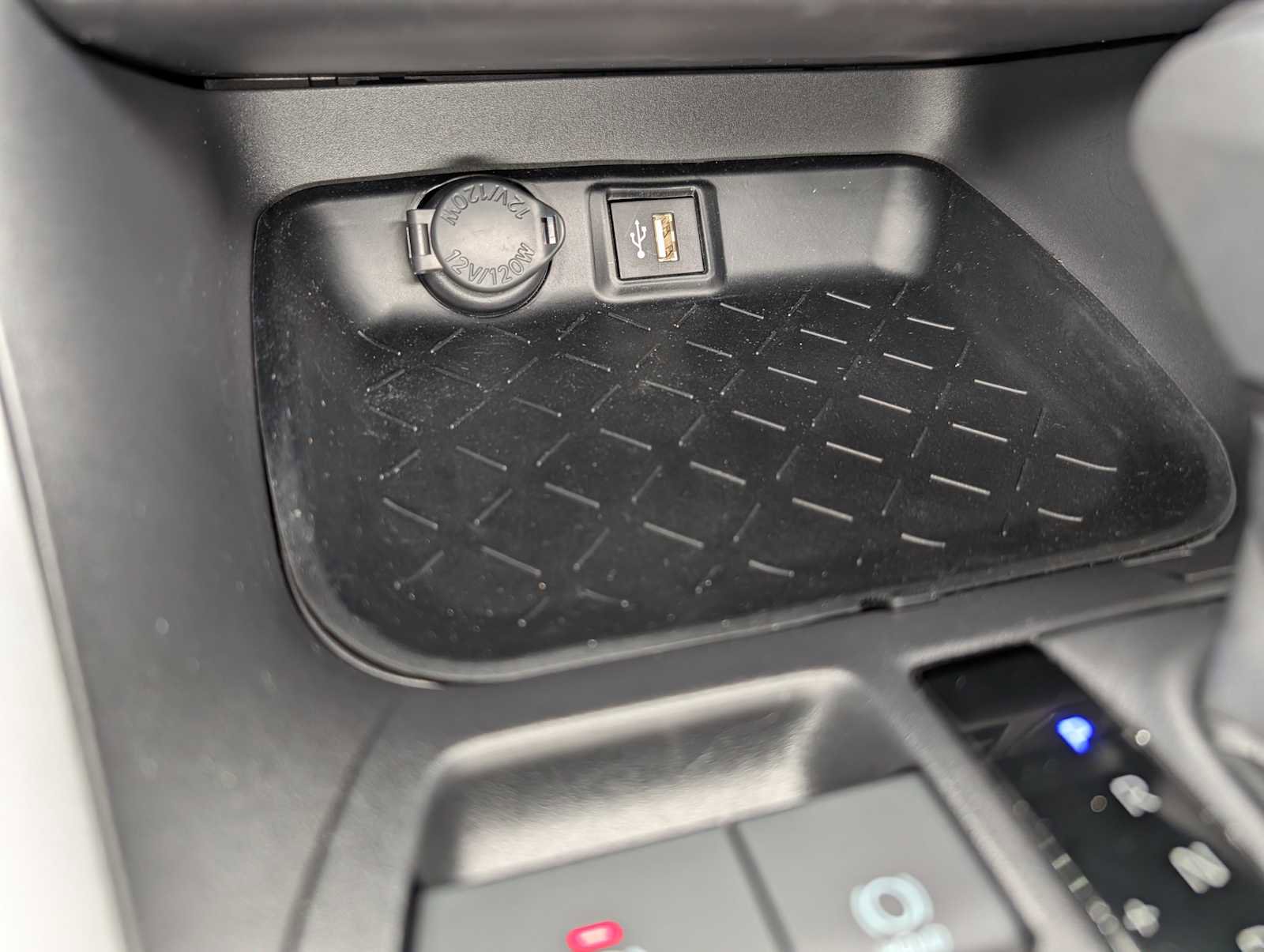 Used 2025 Toyota RAV4 XLE image 30