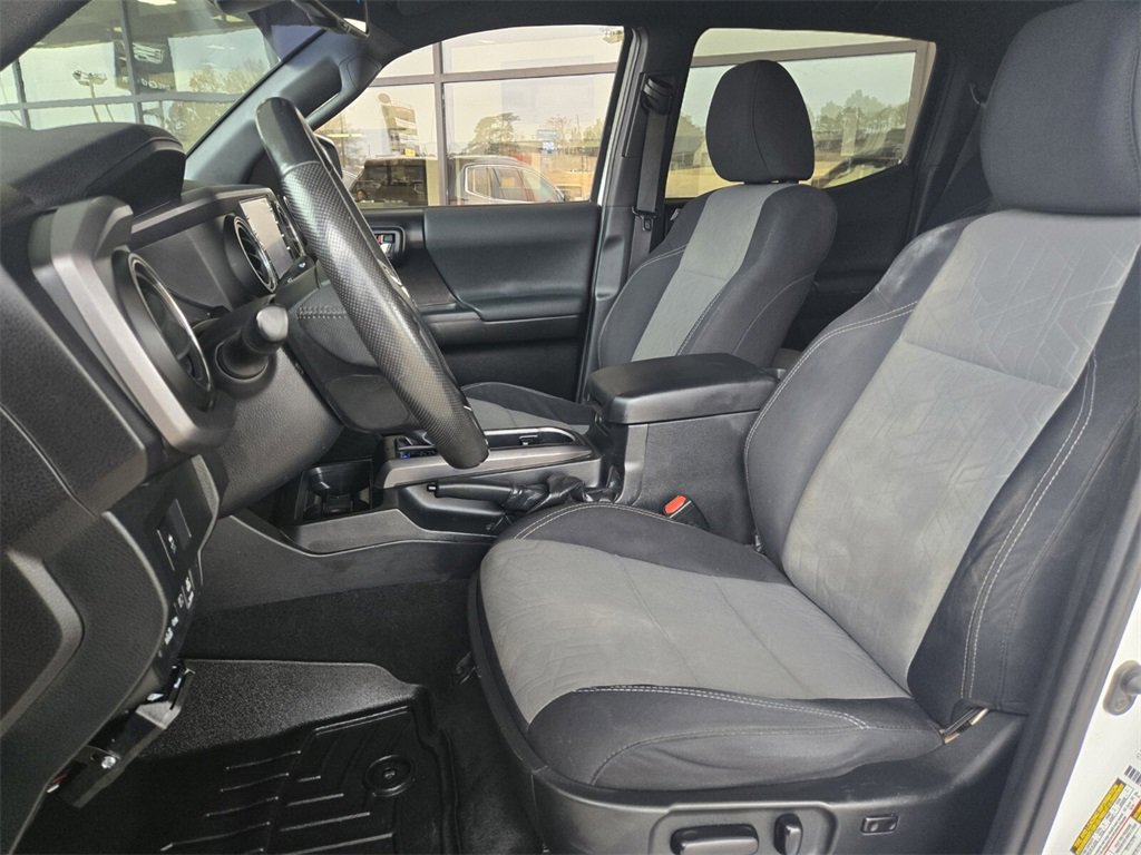 Used 2022 Toyota Tacoma TRD Sport w/ Technology Package image 10