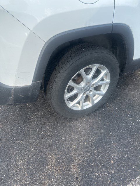 Used 2014 Jeep Cherokee Latitude w/ Cold Weather Group image 12