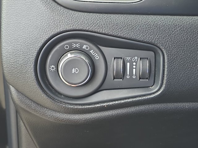 Used 2022 Jeep Renegade Limited w/ Sun, Sound & Wheels Group AWD/4WD image 19