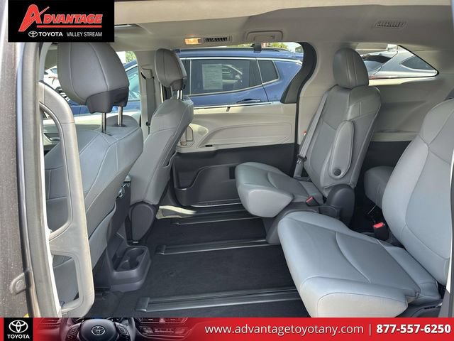 Used 2021 Toyota Sienna XLE AWD/4WD image 17