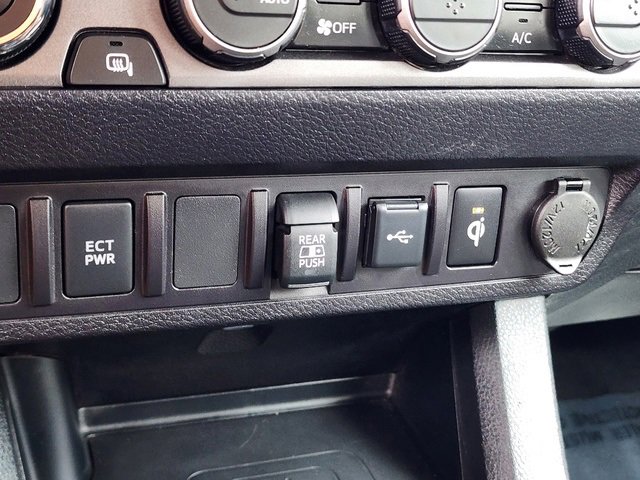 Used 2022 Toyota Tacoma TRD Off-Road image 25