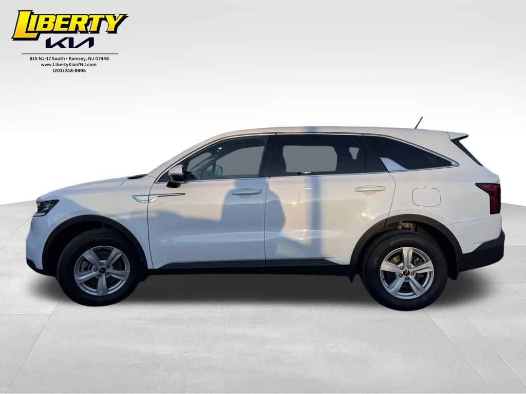 Used 2022 Kia Sorento LX image 4
