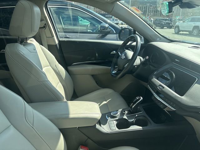 Used 2023 Cadillac XT4 Luxury w/ Cold Weather Package image 7
