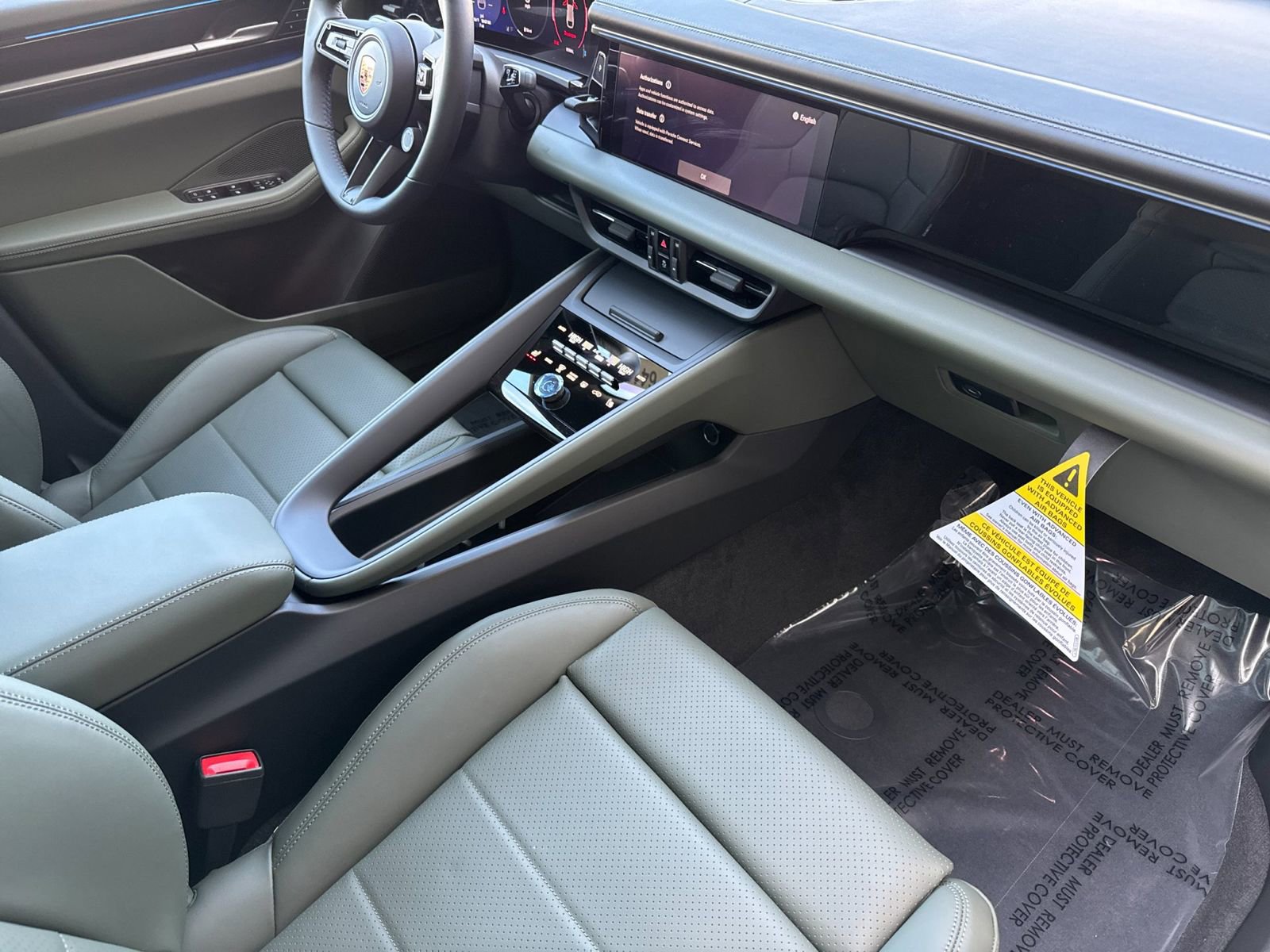 New 2025 Porsche Macan Electric image 18