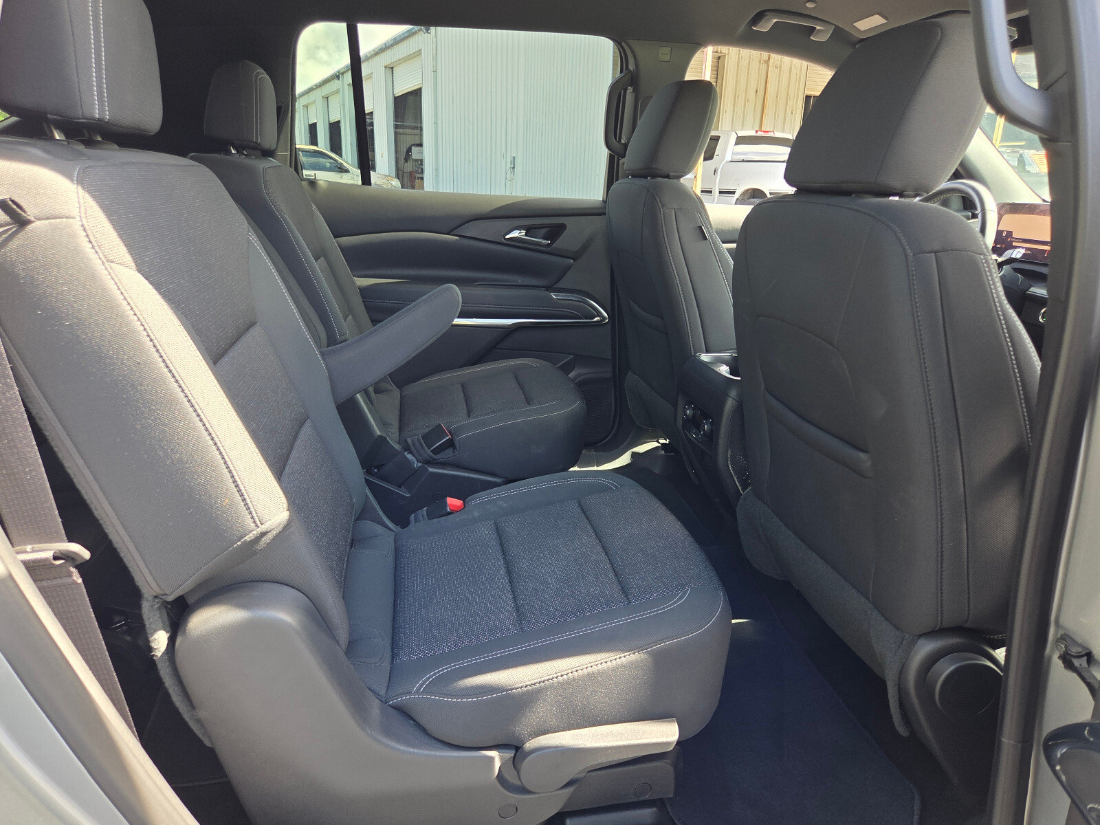 Certified 2025 Chevrolet Traverse LT w/ Midnight/Sport Edition FWD image 16
