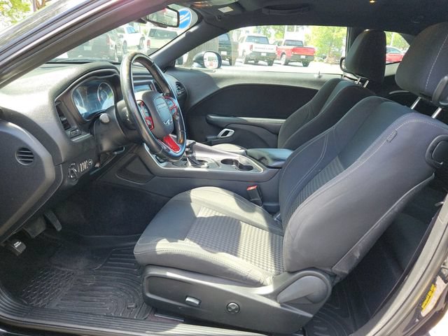 Used 2016 Dodge Challenger SXT RWD image 10