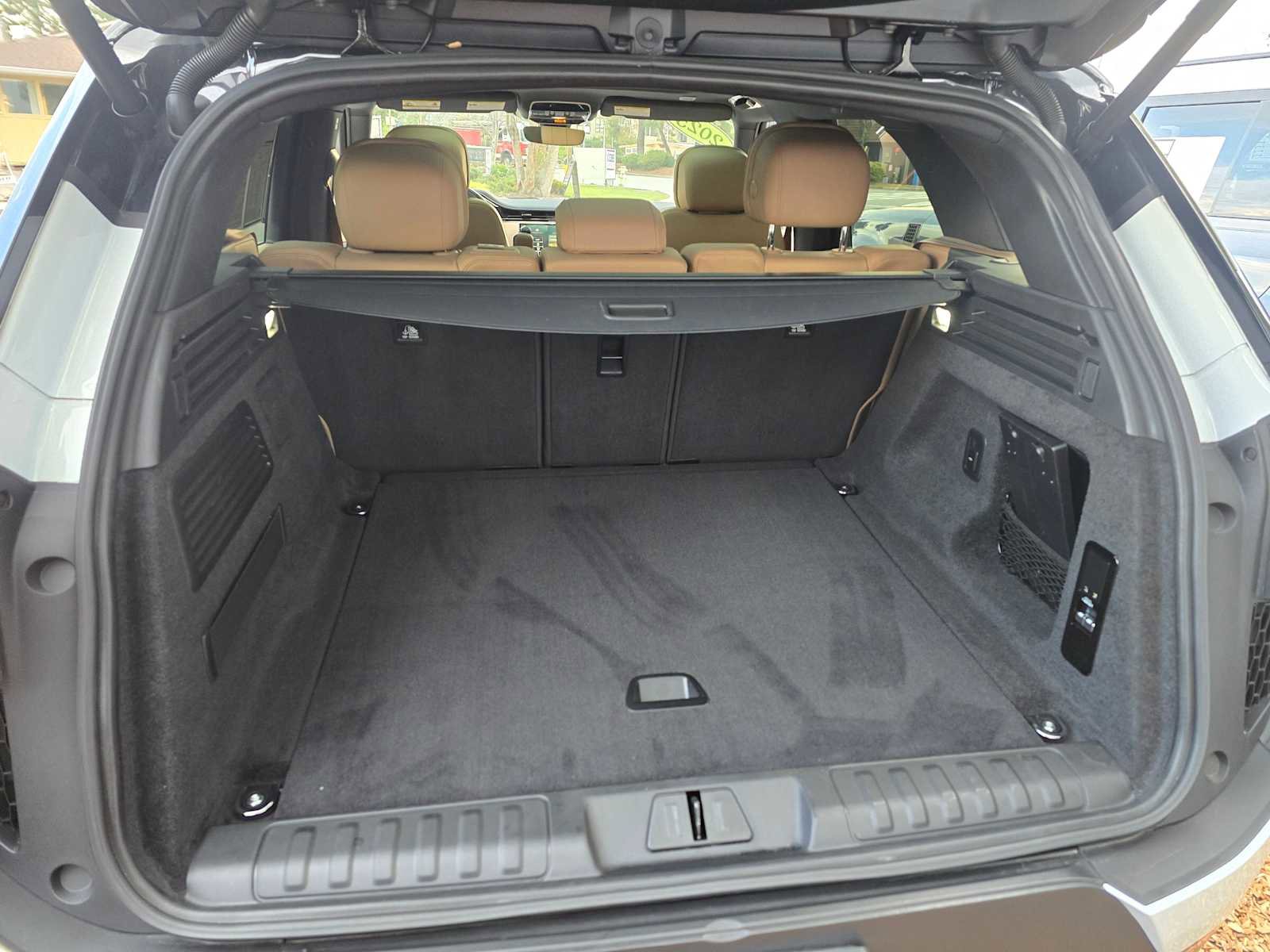 Certified 2025 Land Rover Range Rover Sport SE image 17