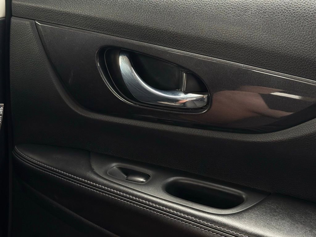 Used 2018 Nissan Rogue S image 40