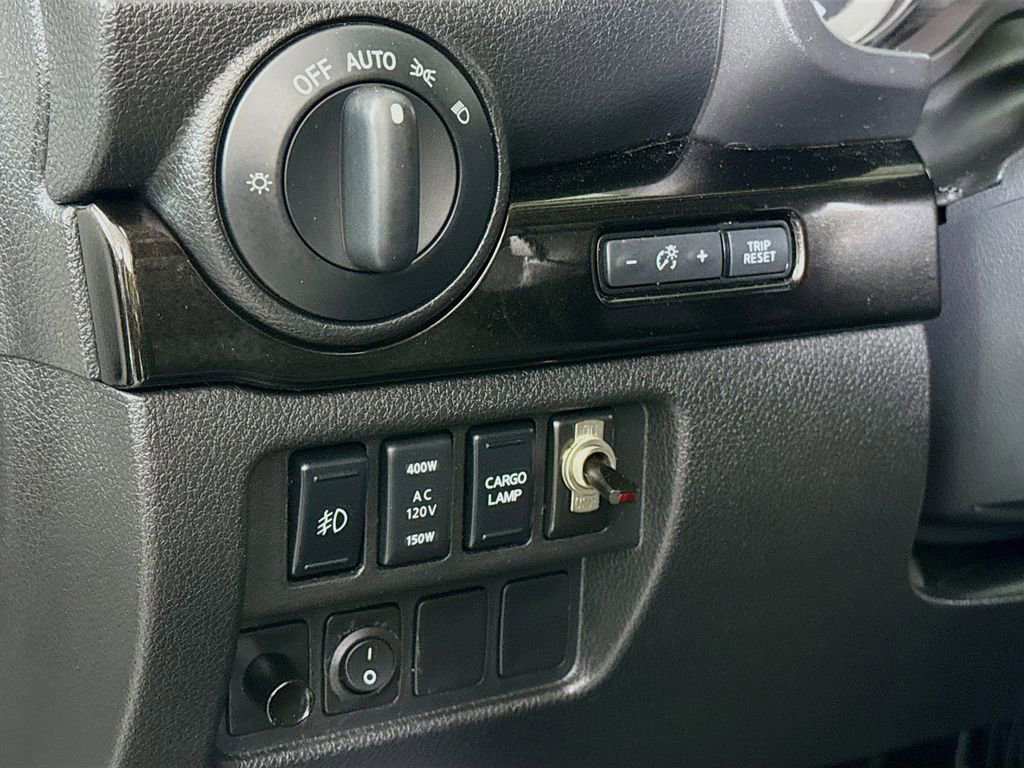 Used 2018 Nissan Titan SV w/ SV Convenience Package AWD/4WD image 20
