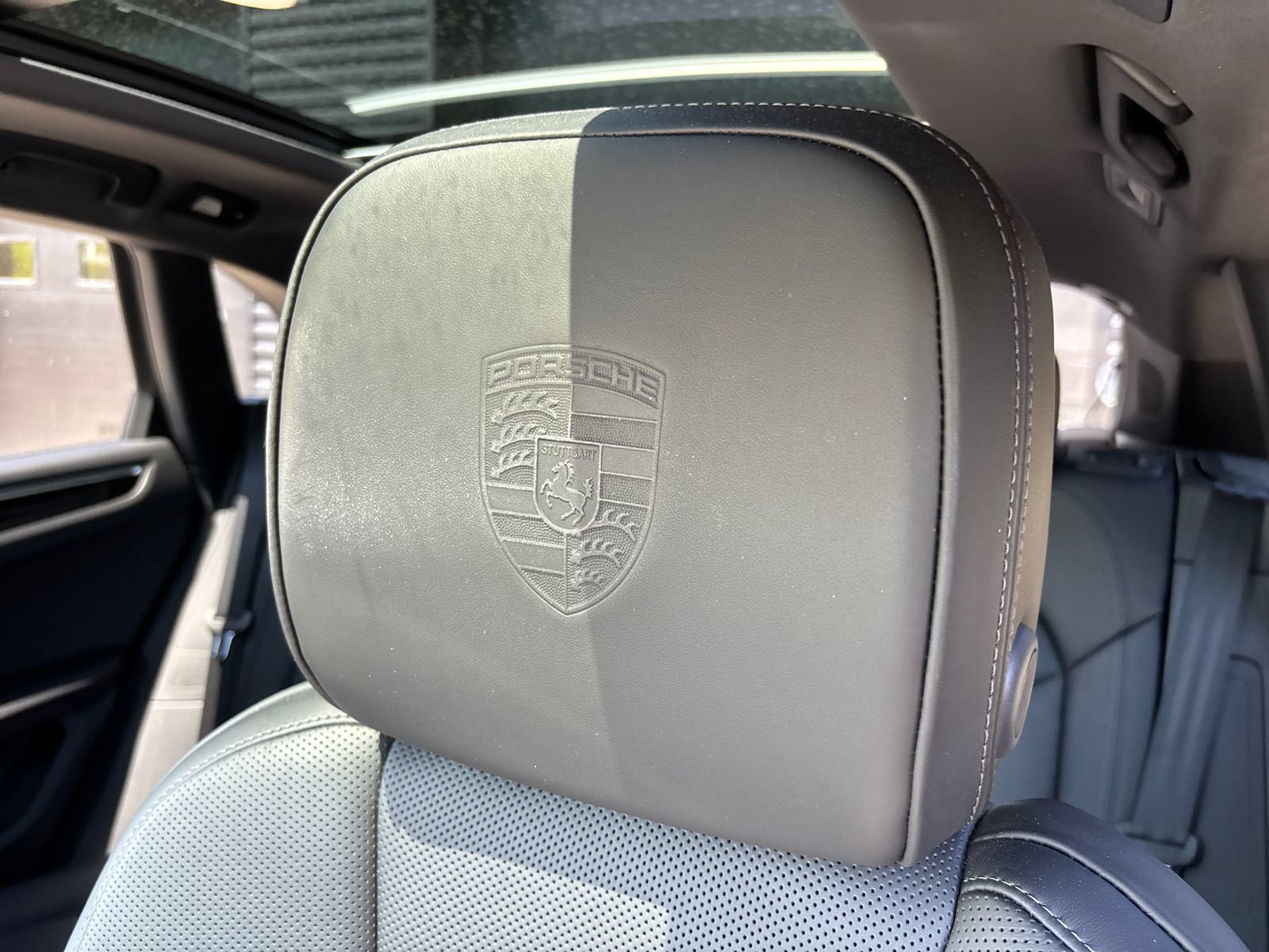 Used 2025 Porsche Macan AWD/4WD image 17
