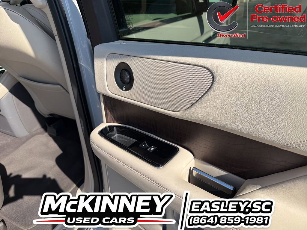 Used 2020 Lincoln Navigator 2WD image 25