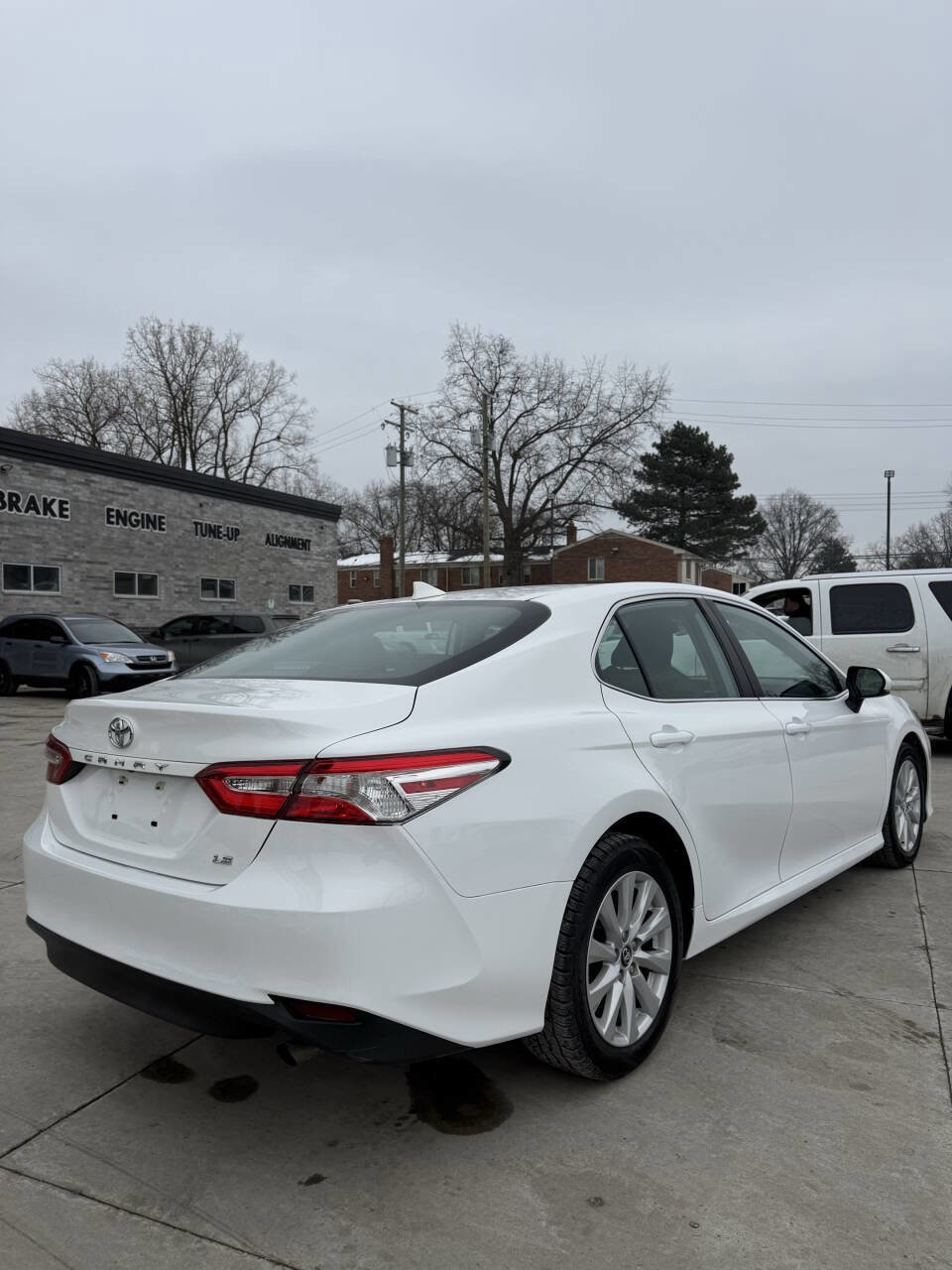 Used 2020 Toyota Camry LE image 6