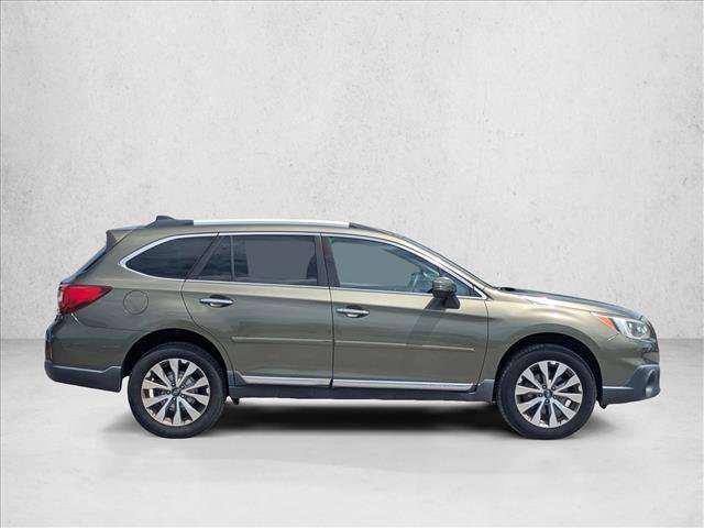 Used 2017 Subaru Outback 2.5i Touring AWD/4WD image 4