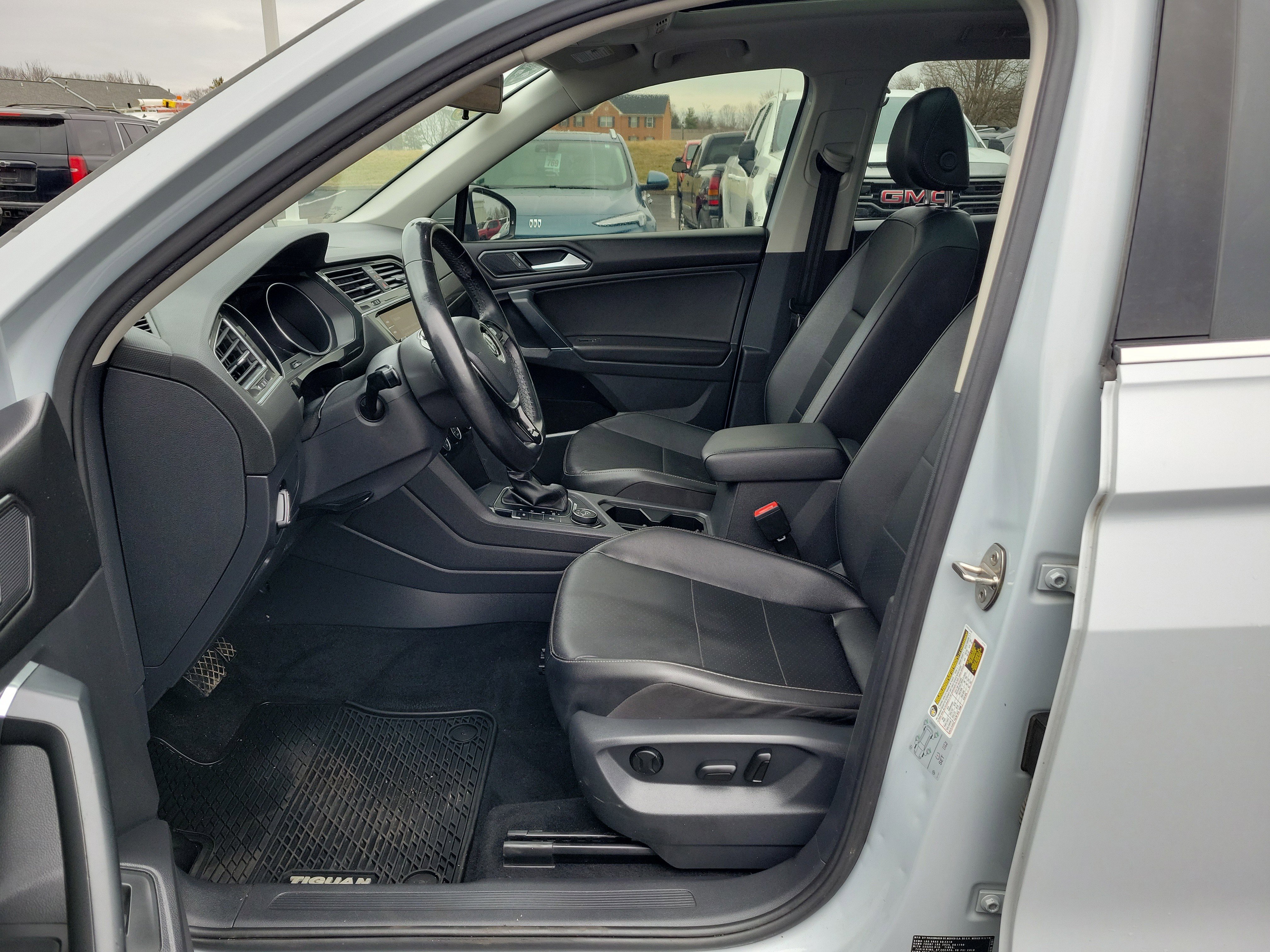Used 2018 Volkswagen Tiguan SEL AWD/4WD image 16