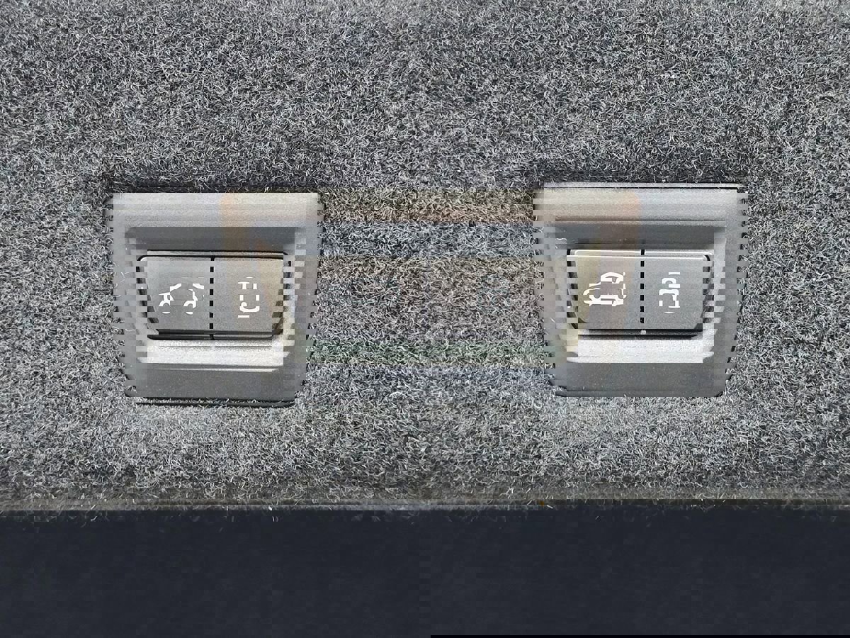 Used 2024 BMW i7 xDrive60 w/ Executive Package image 91