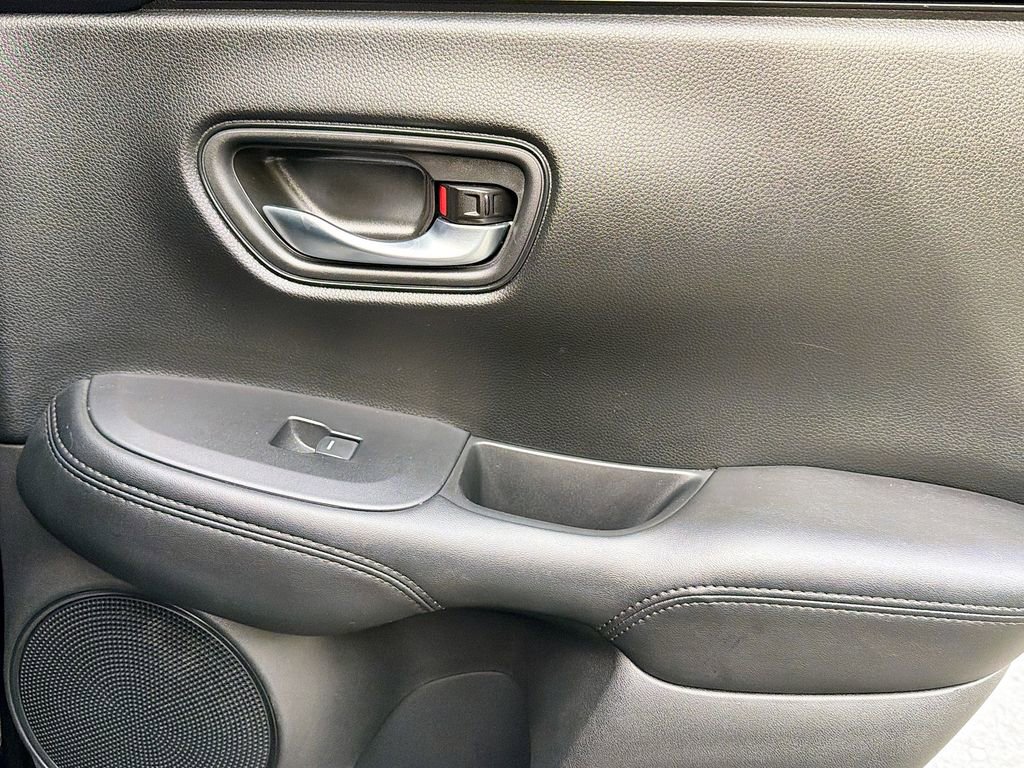 Used 2025 Honda HR-V LX image 31