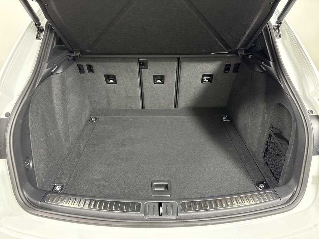 Certified 2025 Porsche Macan image 21