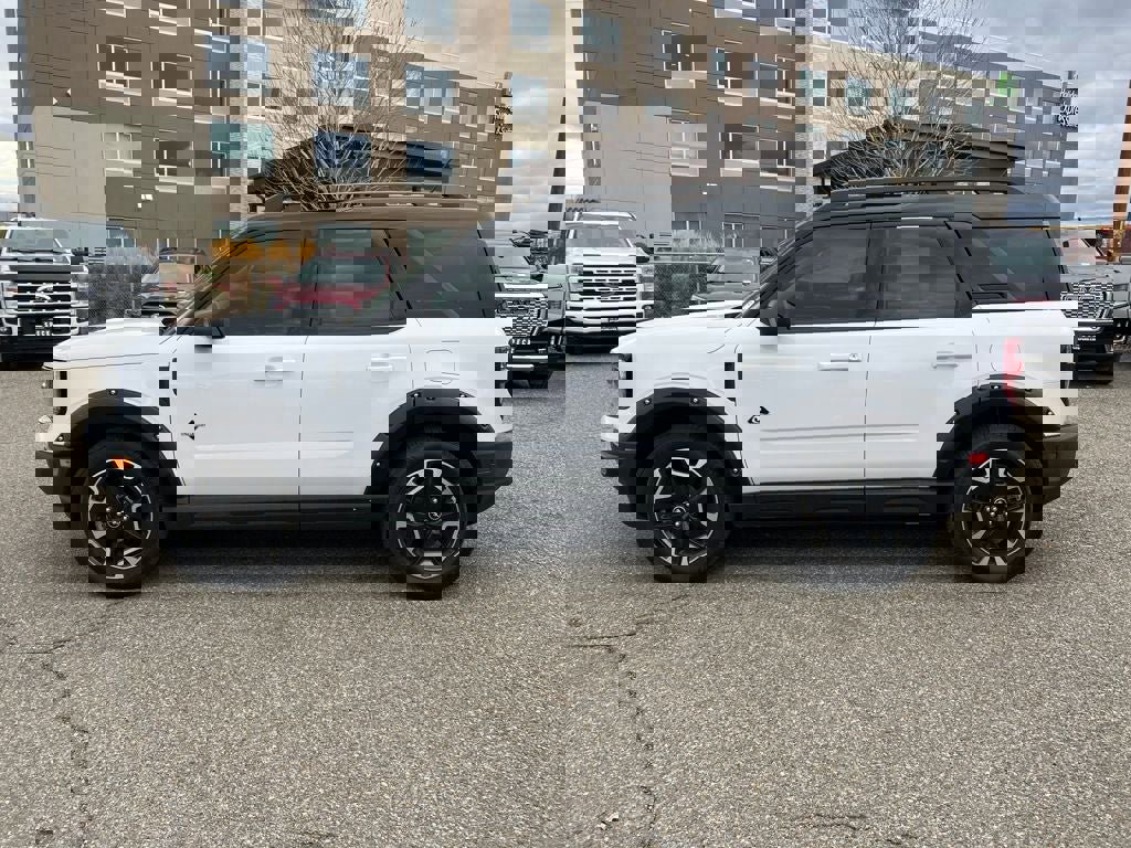 Used 2022 Ford Bronco Sport Outer Banks w/ Tech Package image 2