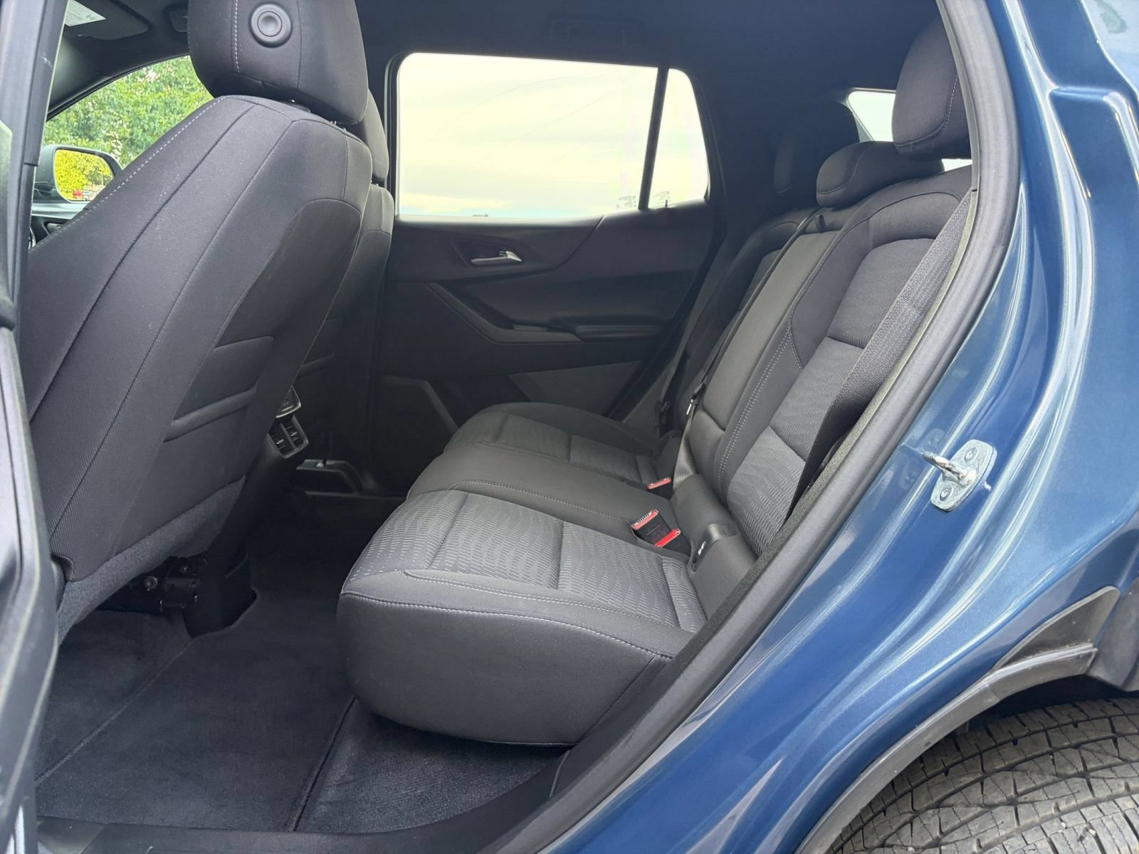 Used 2025 Chevrolet Equinox LT FWD image 26