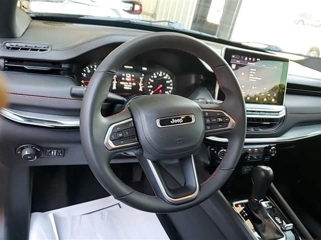 Used 2024 Jeep Compass Trailhawk AWD/4WD image 5