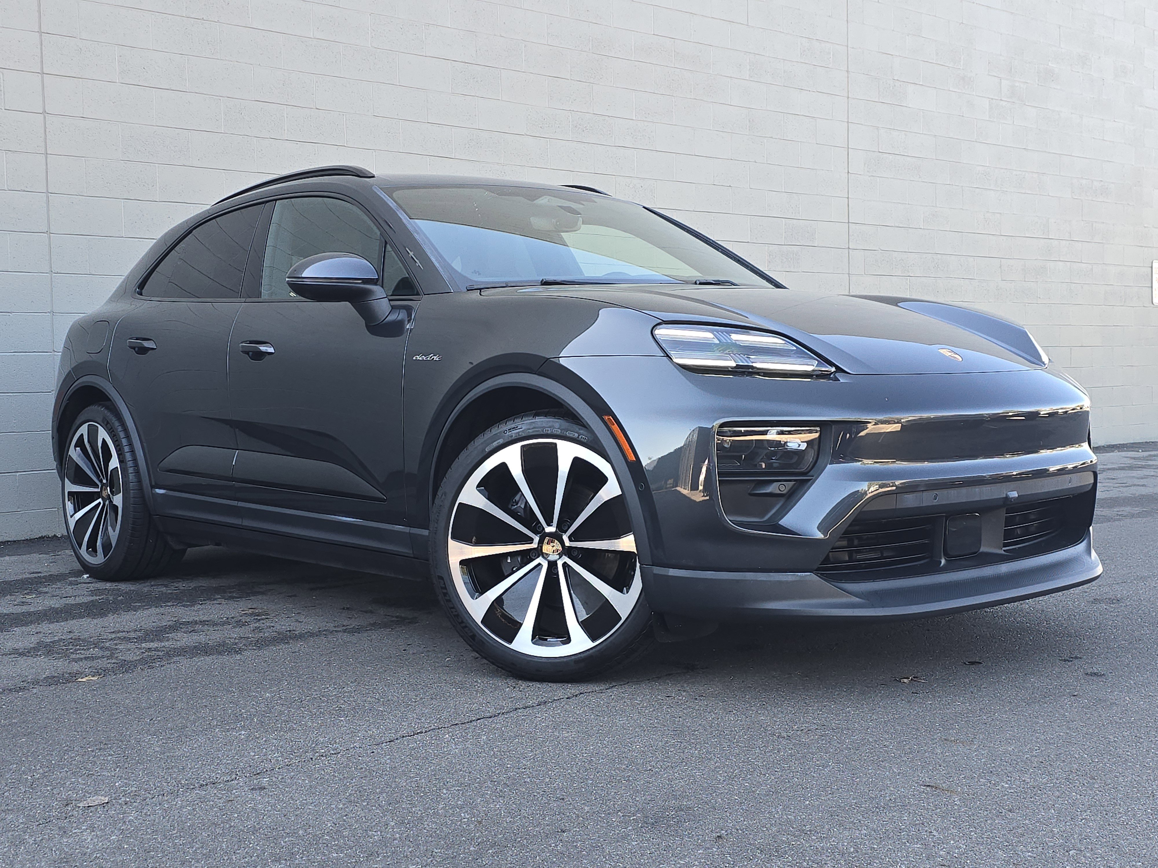 Certified 2024 Porsche Macan 4 Electric image 7