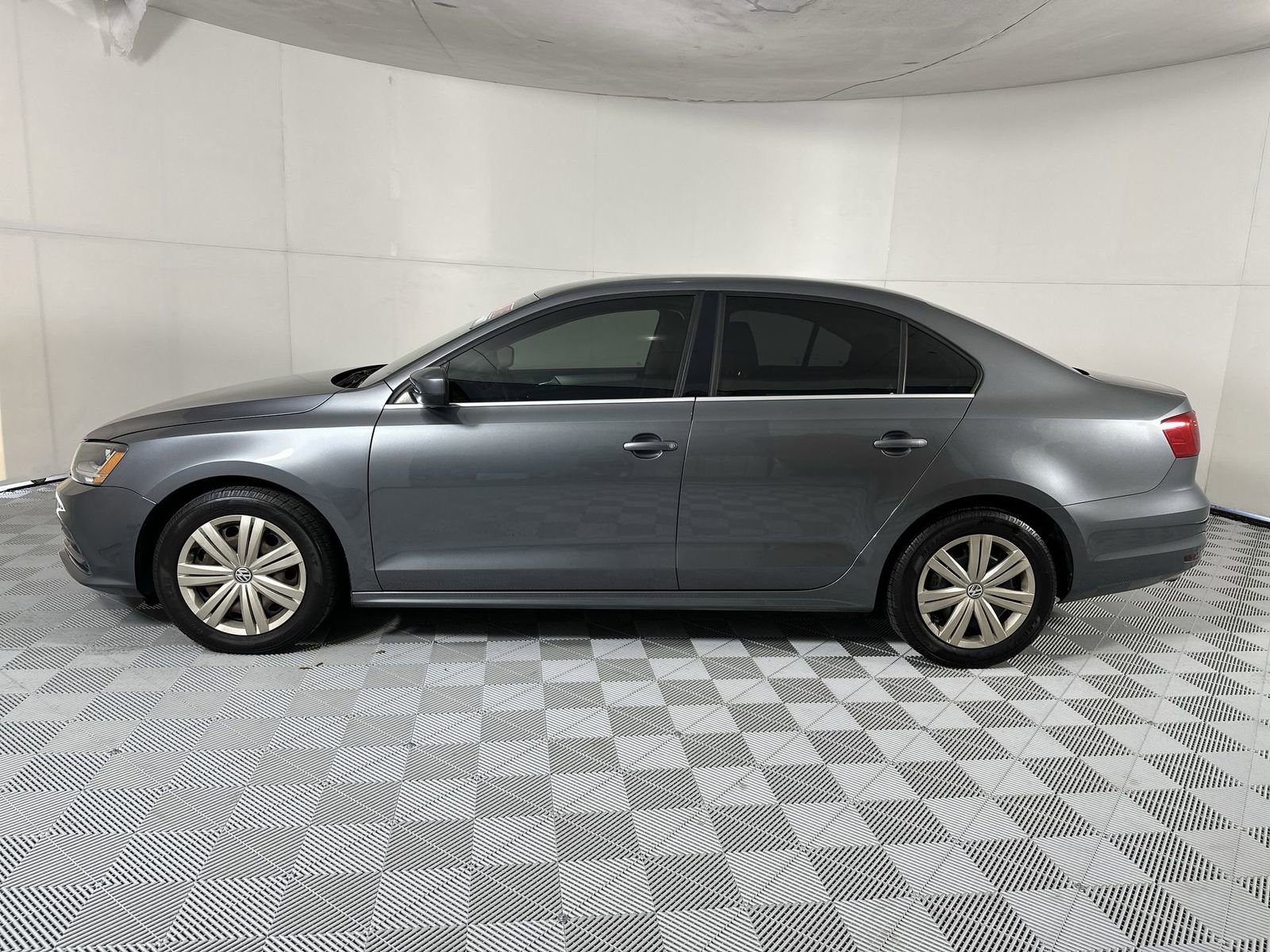 Used 2017 Volkswagen Jetta S image 5