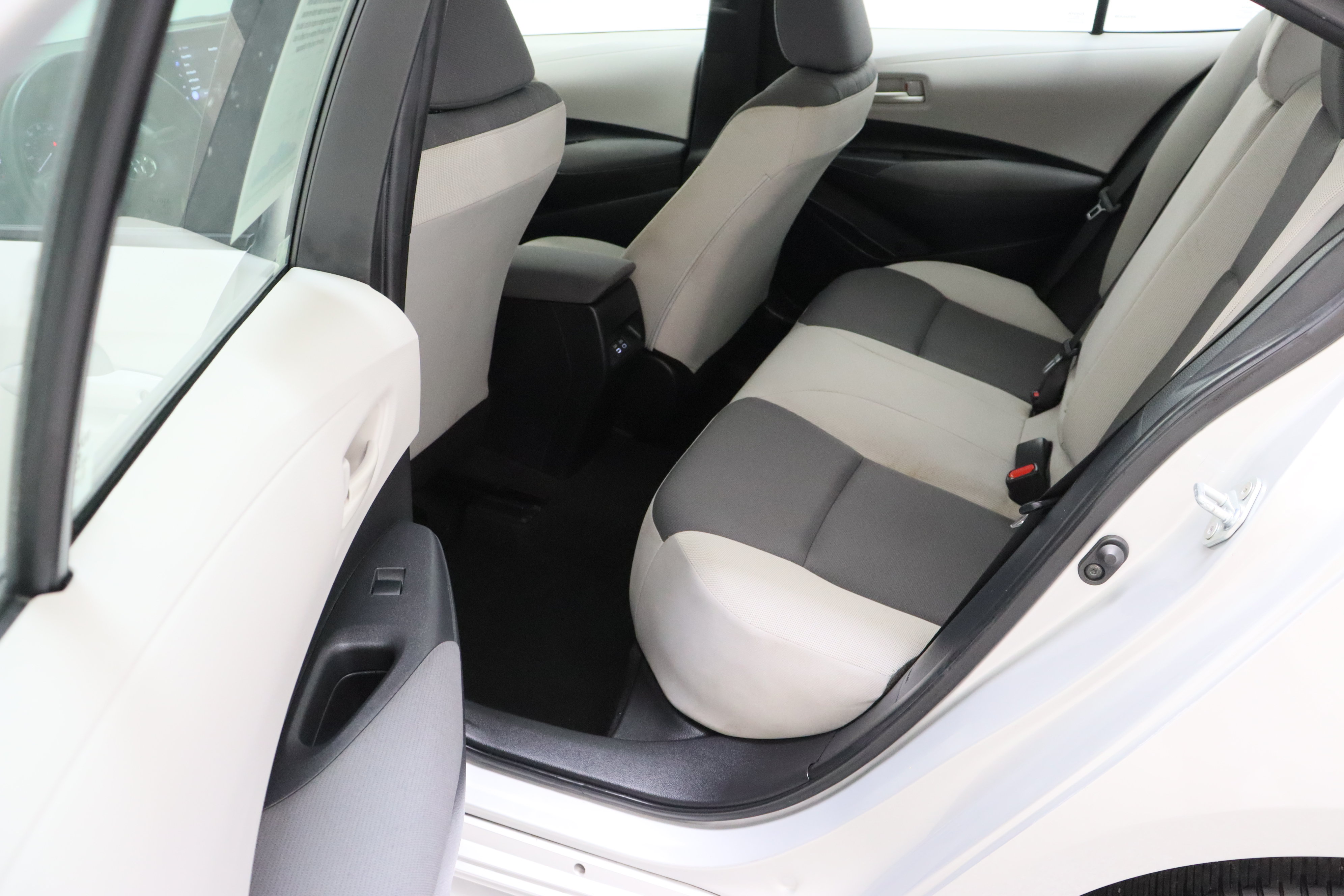 Used 2024 Toyota Corolla LE FWD image 25