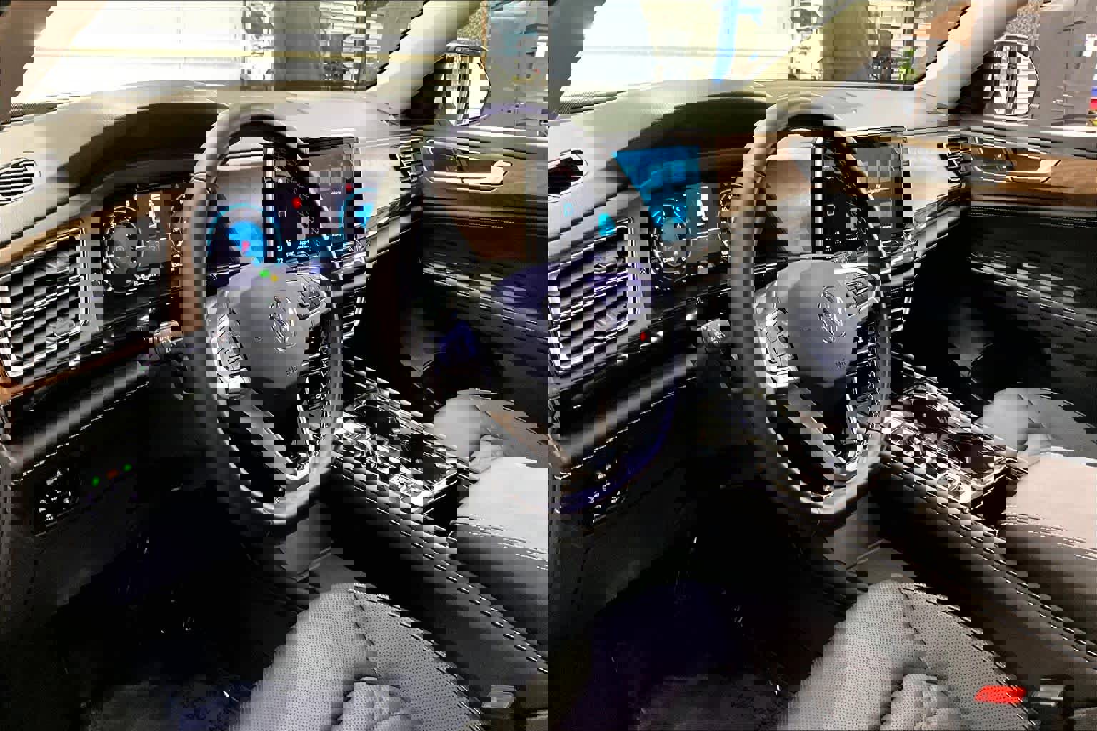 Used 2025 Volkswagen Atlas SE w/ Panoramic Sunroof Package image 17