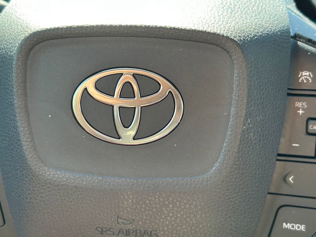 Used 2025 Toyota Prius XLE FWD image 36