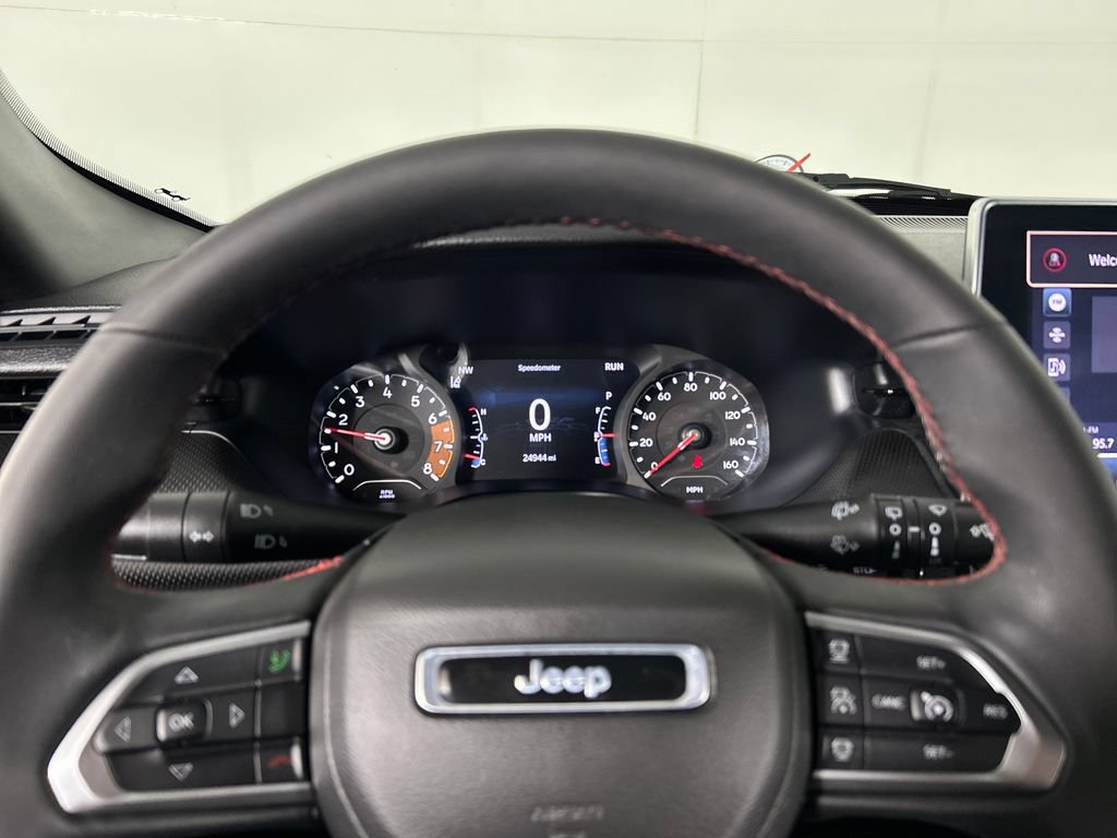 Used 2023 Jeep Compass Trailhawk w/ Trailhawk Convenience Group AWD/4WD image 13