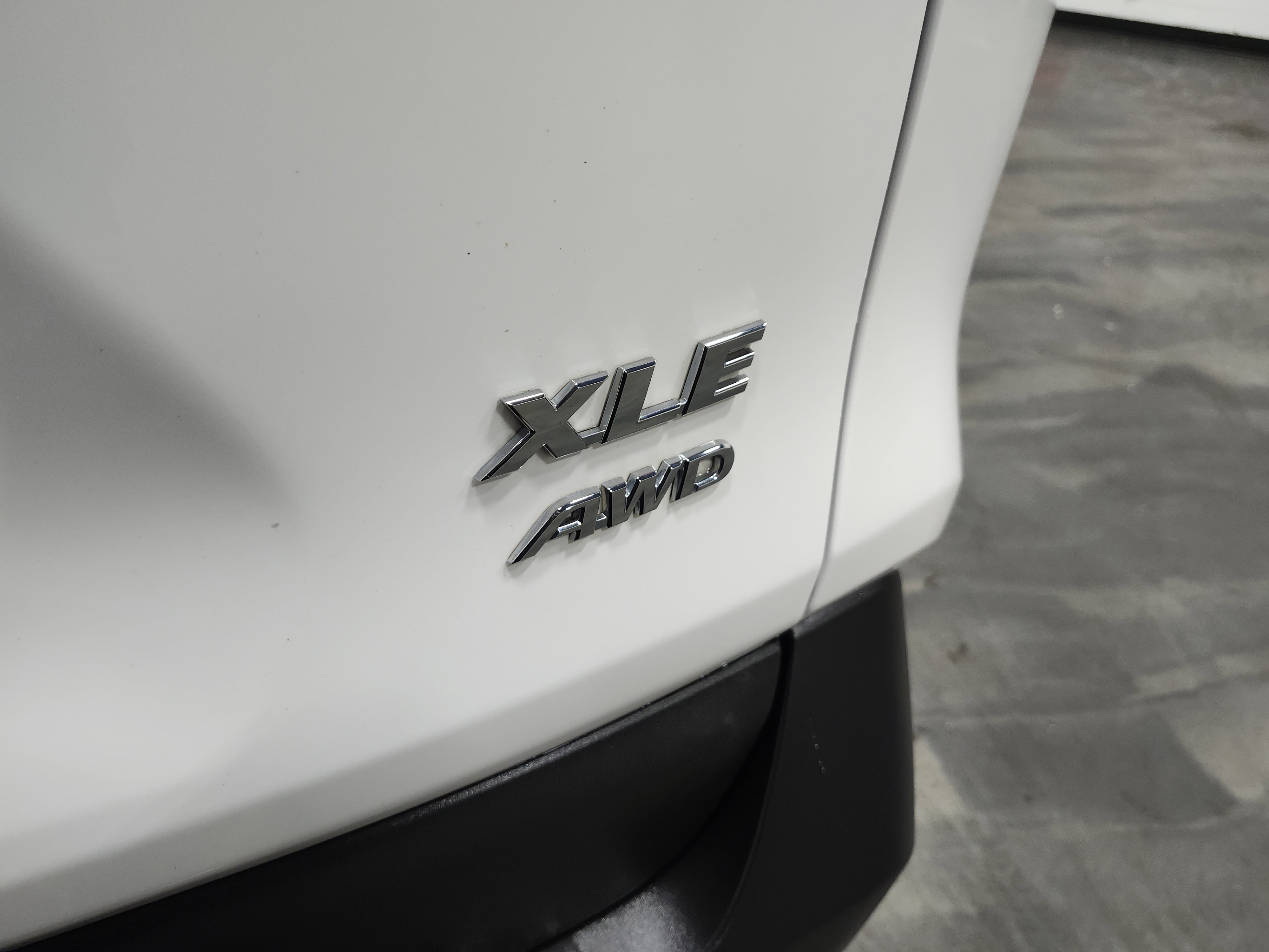 Used 2020 Toyota RAV4 XLE w/ All Weather Liner Package image 23