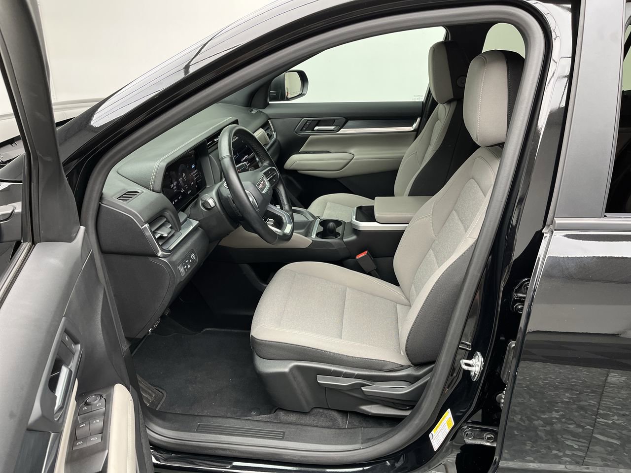 Certified 2025 GMC Terrain Elevation AWD/4WD image 3