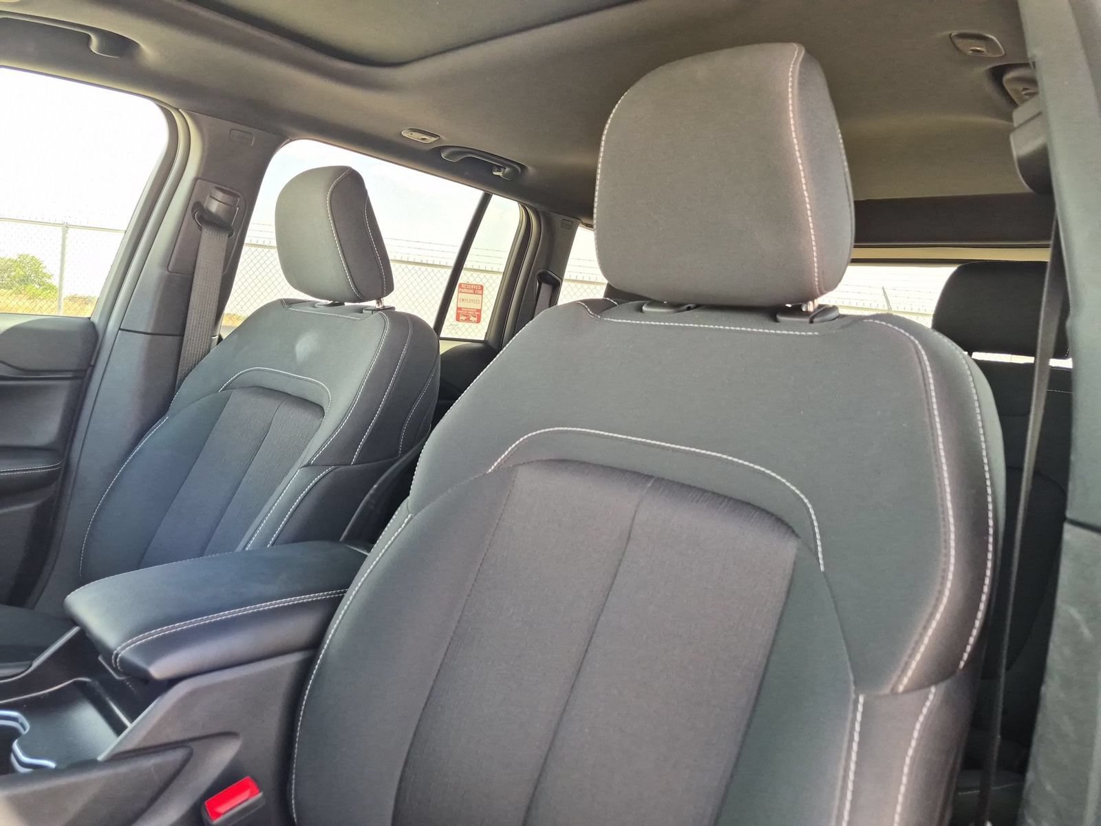 Used 2025 Jeep Grand Cherokee Laredo RWD image 13