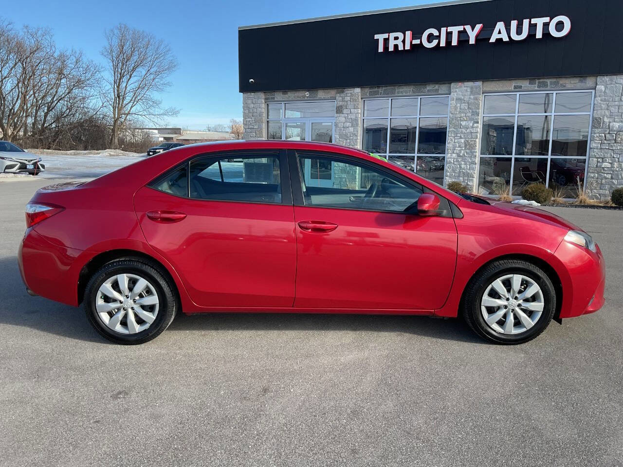 Used 2015 Toyota Corolla LE image 9